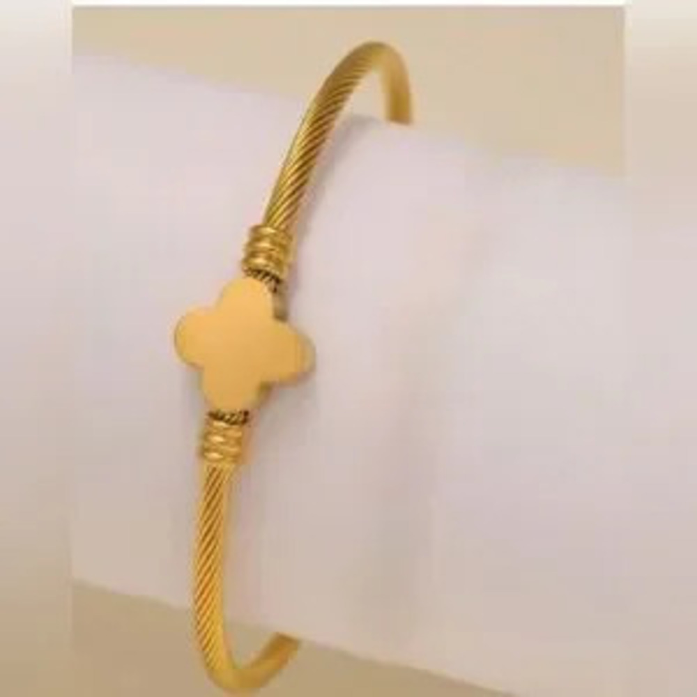 Gold Plated Stainless Steel Clover Cable Bracelet Tarnish Resistant